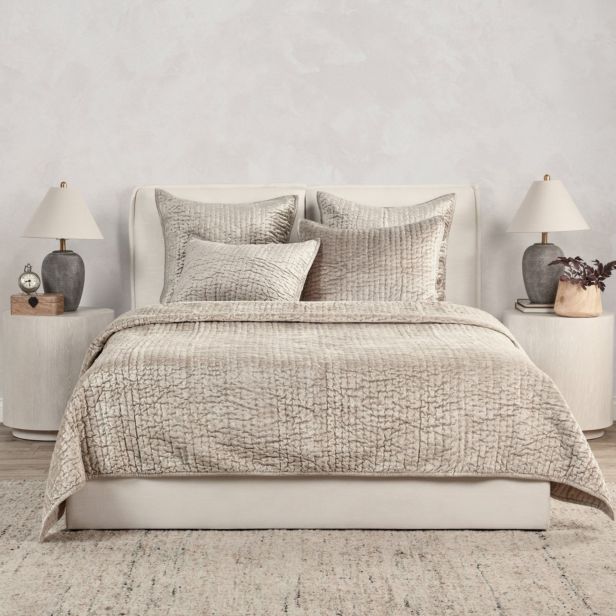Bari - Velvet Quilt Set