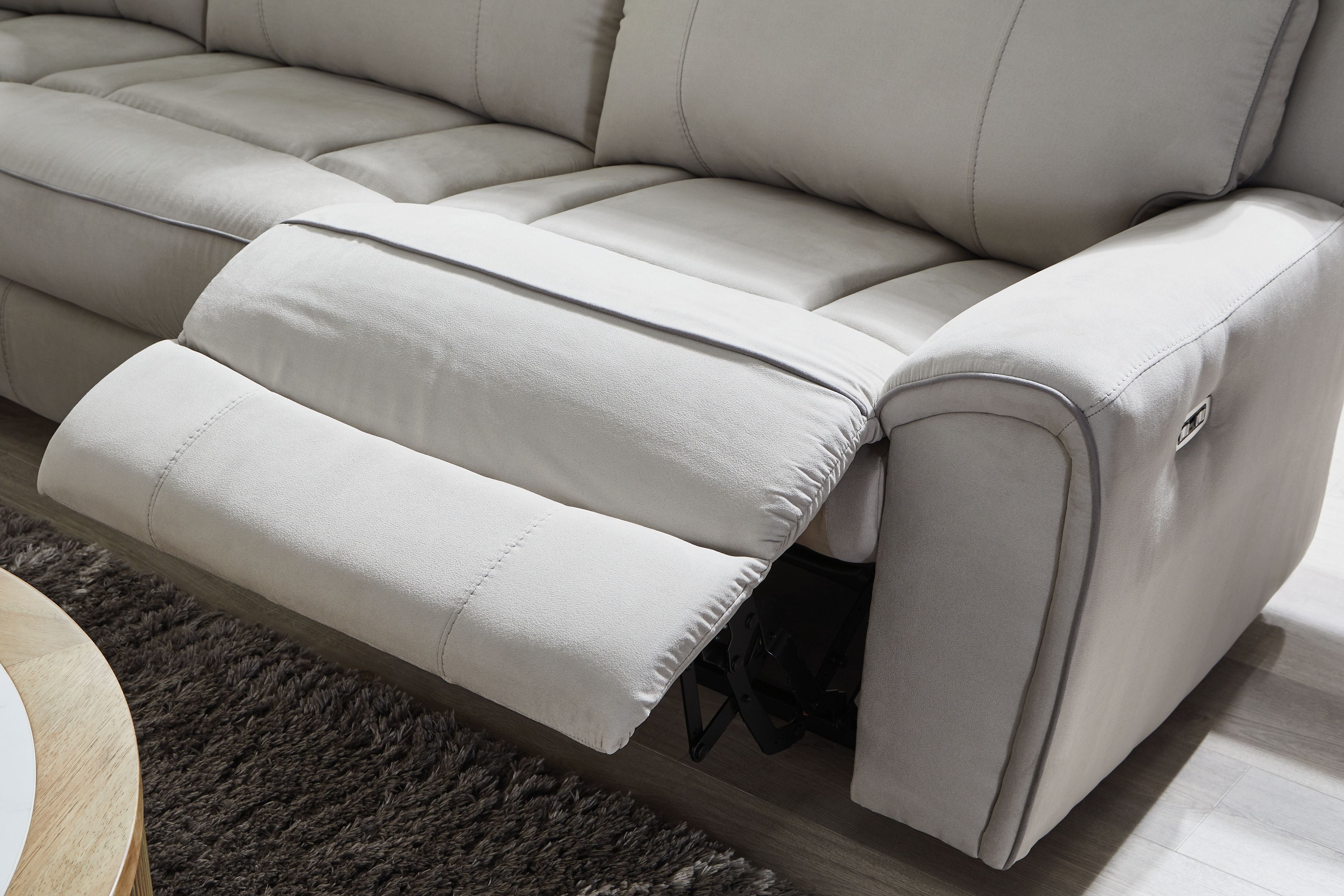 Social Pointe - Reclining Sectional