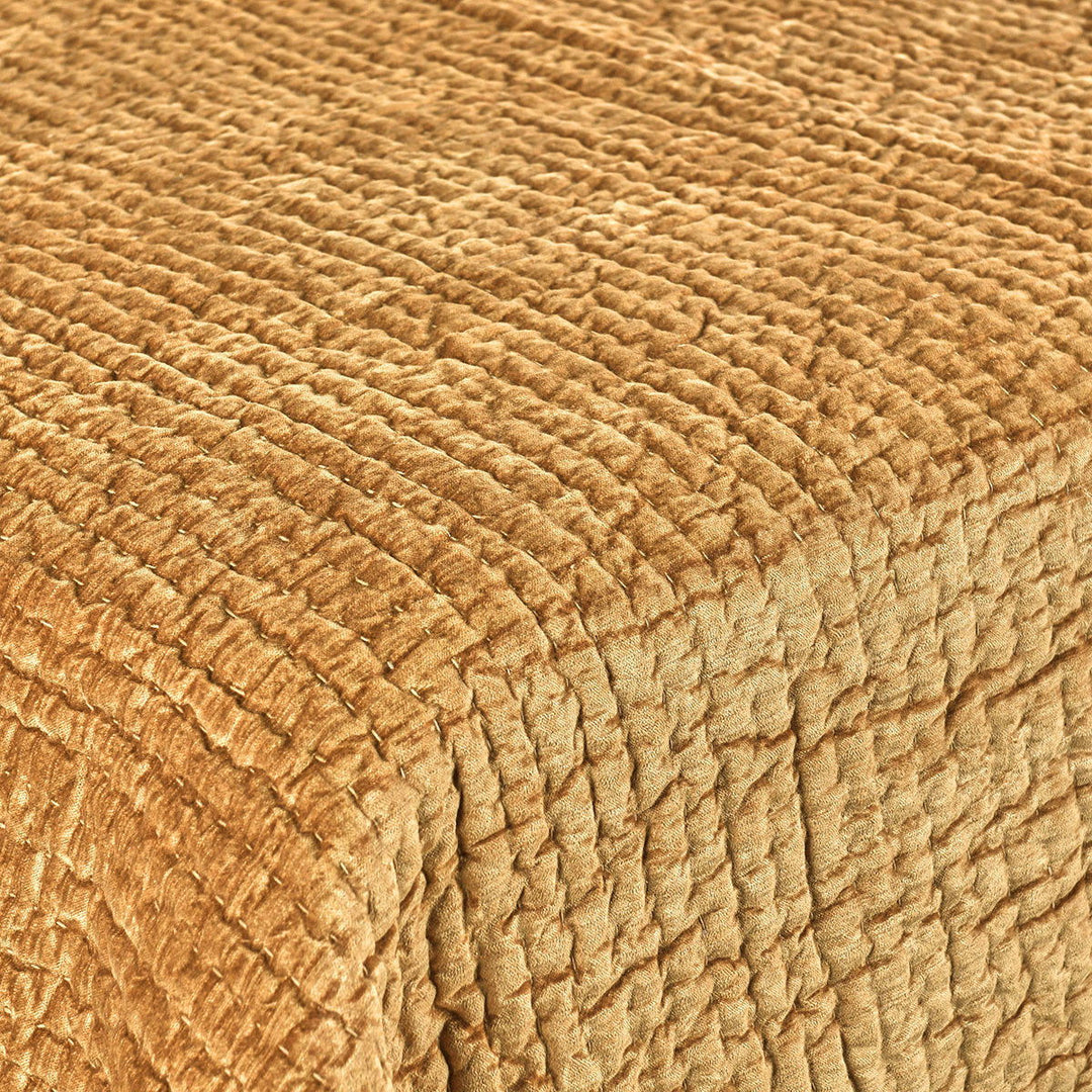 Bari - Velvet Quilt