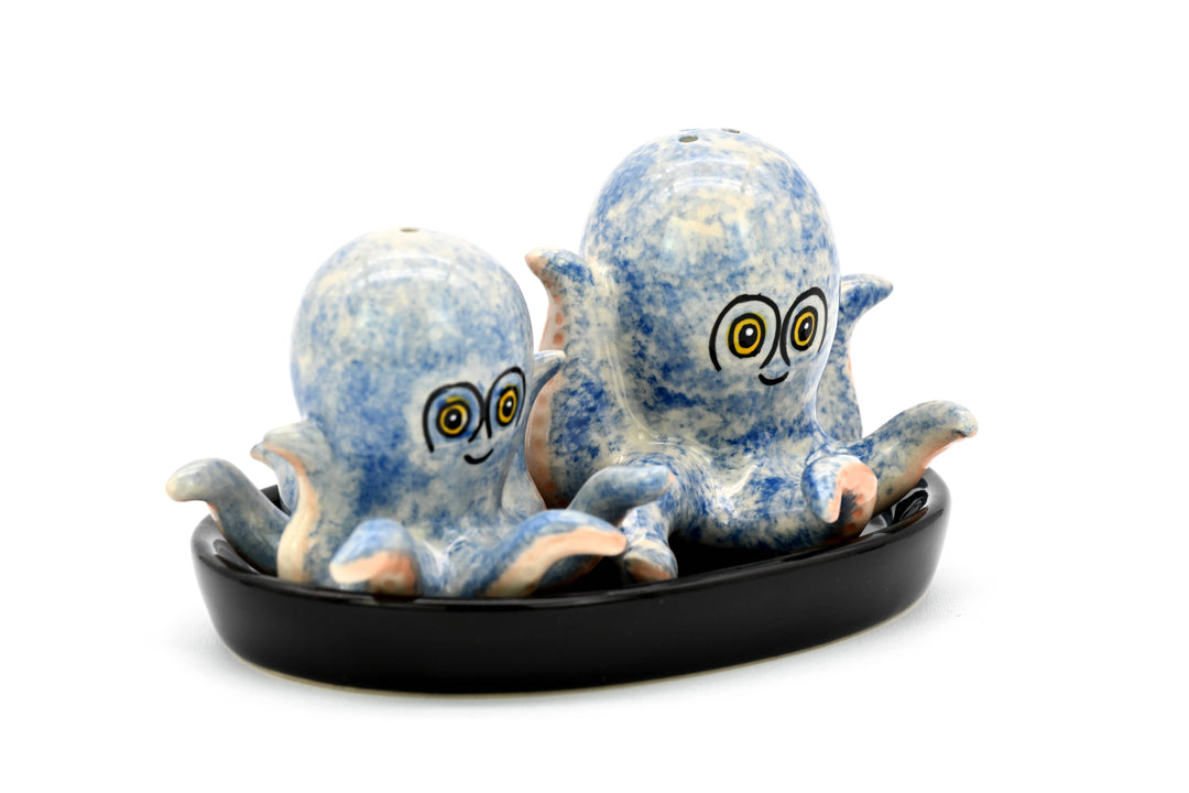 SP918 SALT AND PEPPER SHAKER Octopus and black ceramic tray
