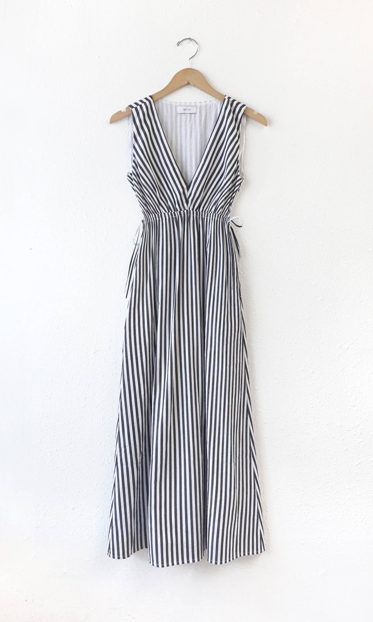Ferbie Stripe Midi Dress: Medium / Black-White
