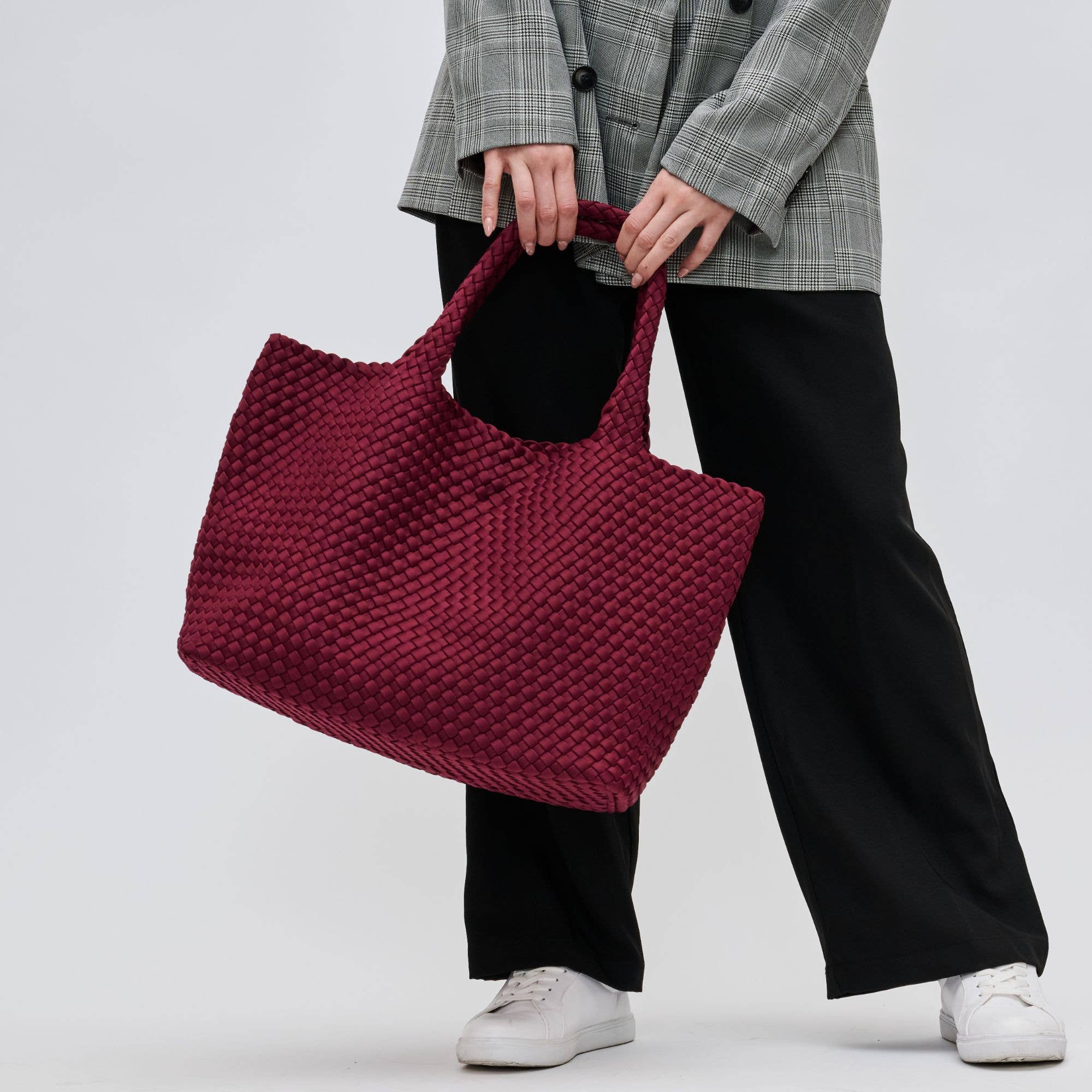Sky's The Limit - Large Woven Neoprene Tote: Navy Nude