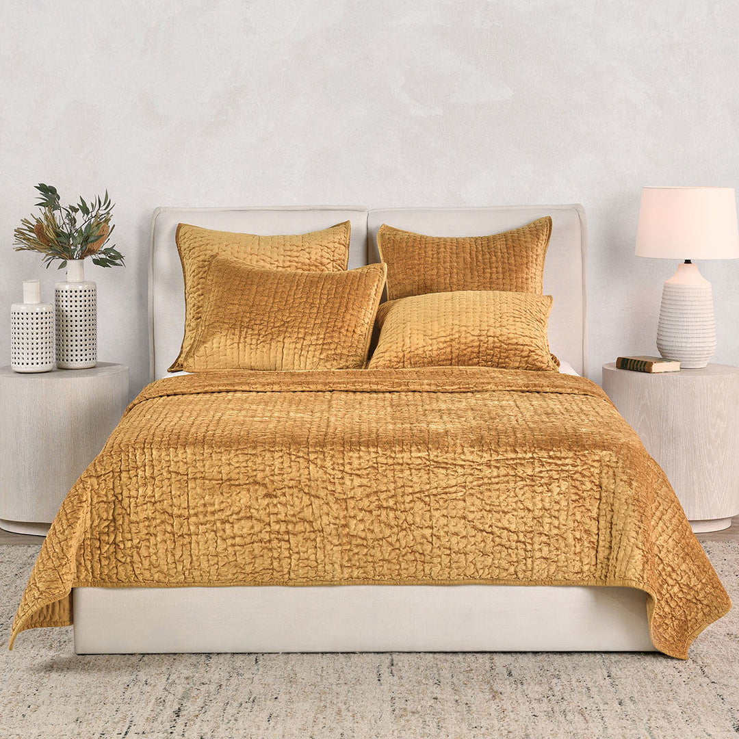 Bari - Velvet Quilt
