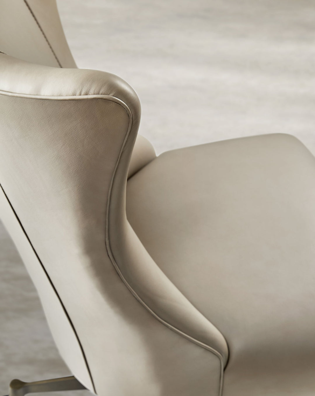 Lynn - Swivel Chair