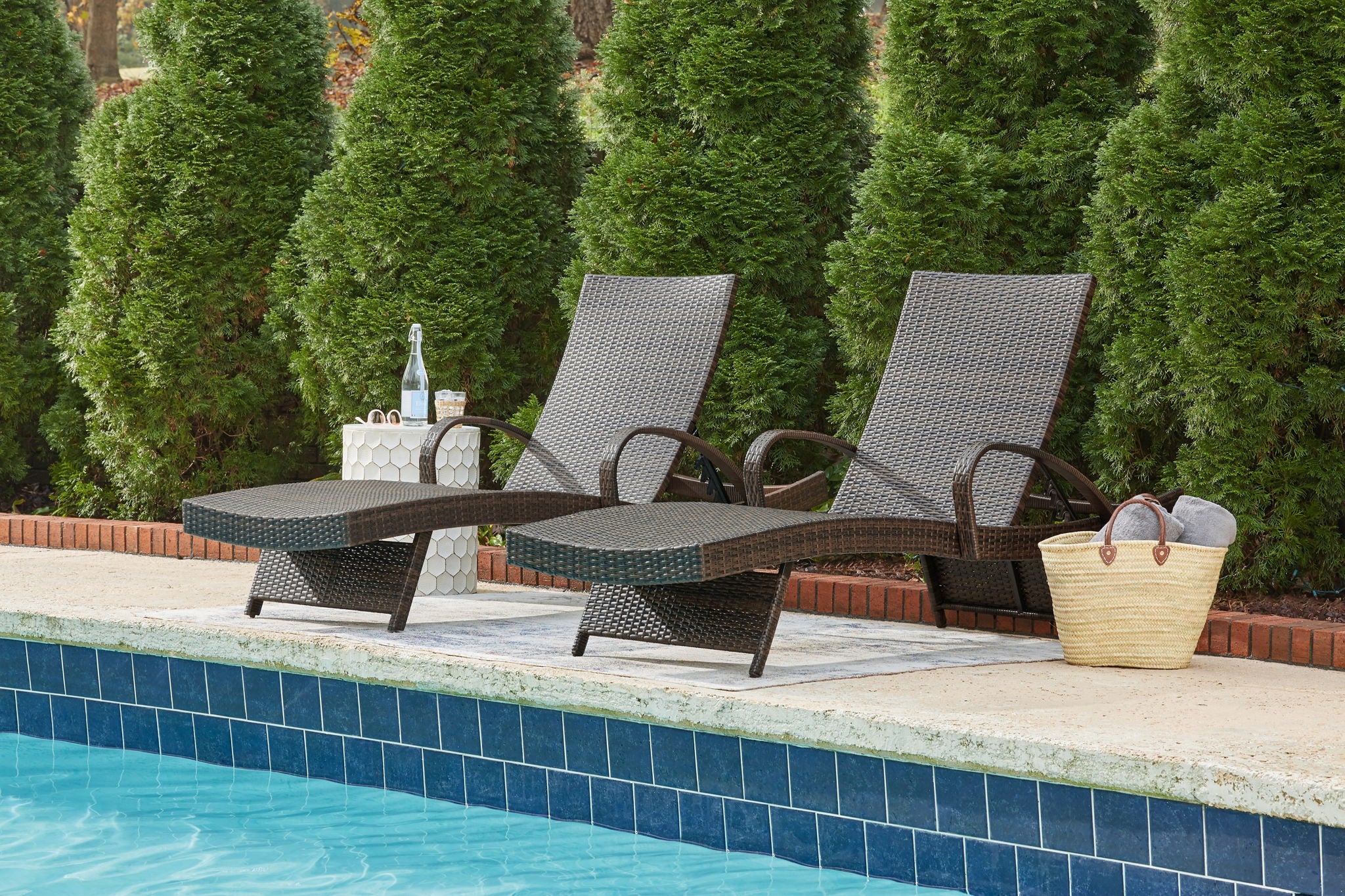 Kantana - Chaise Lounge (Set of 2) - Brown