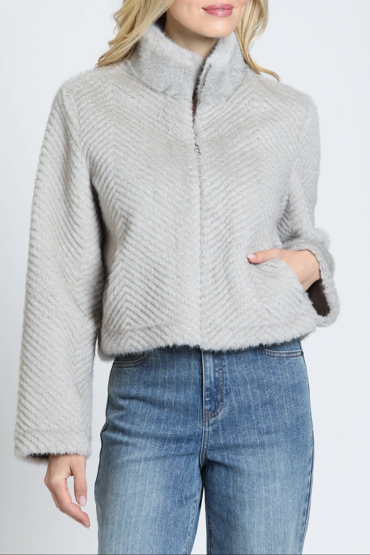 THE ZIG-ZAG TEXTURED ZIP-UP