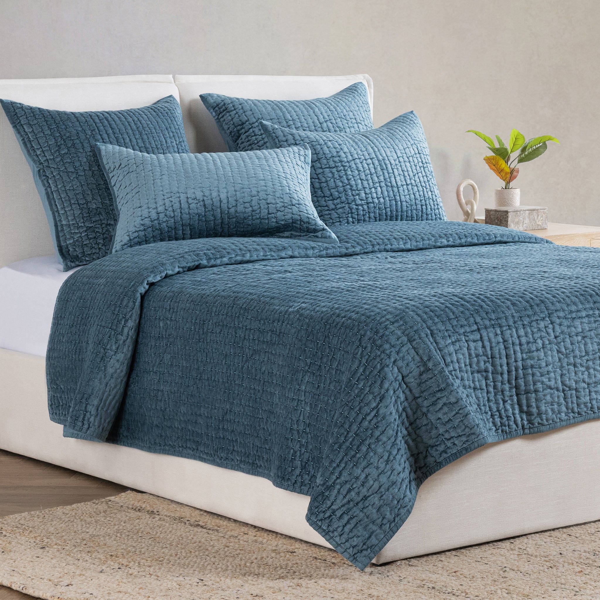 Bari - Velvet Quilt - Stone Blue