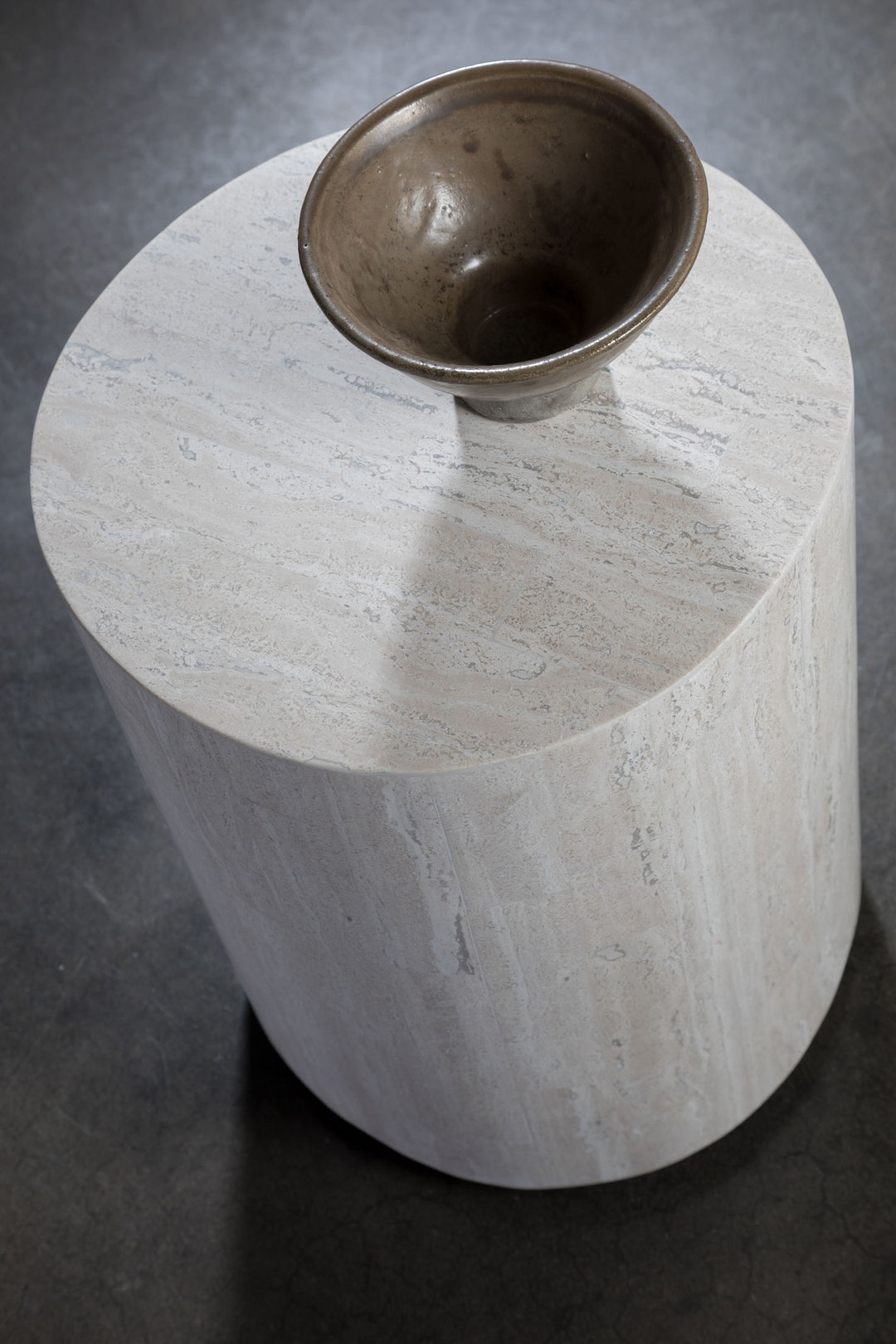Signature Designs - Cassio Round Drum Table