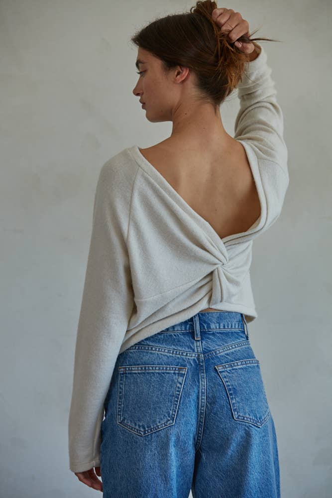 RJ3302 | Knit V-Neck Twist Detail Pullover Reversible Top: Clay / M