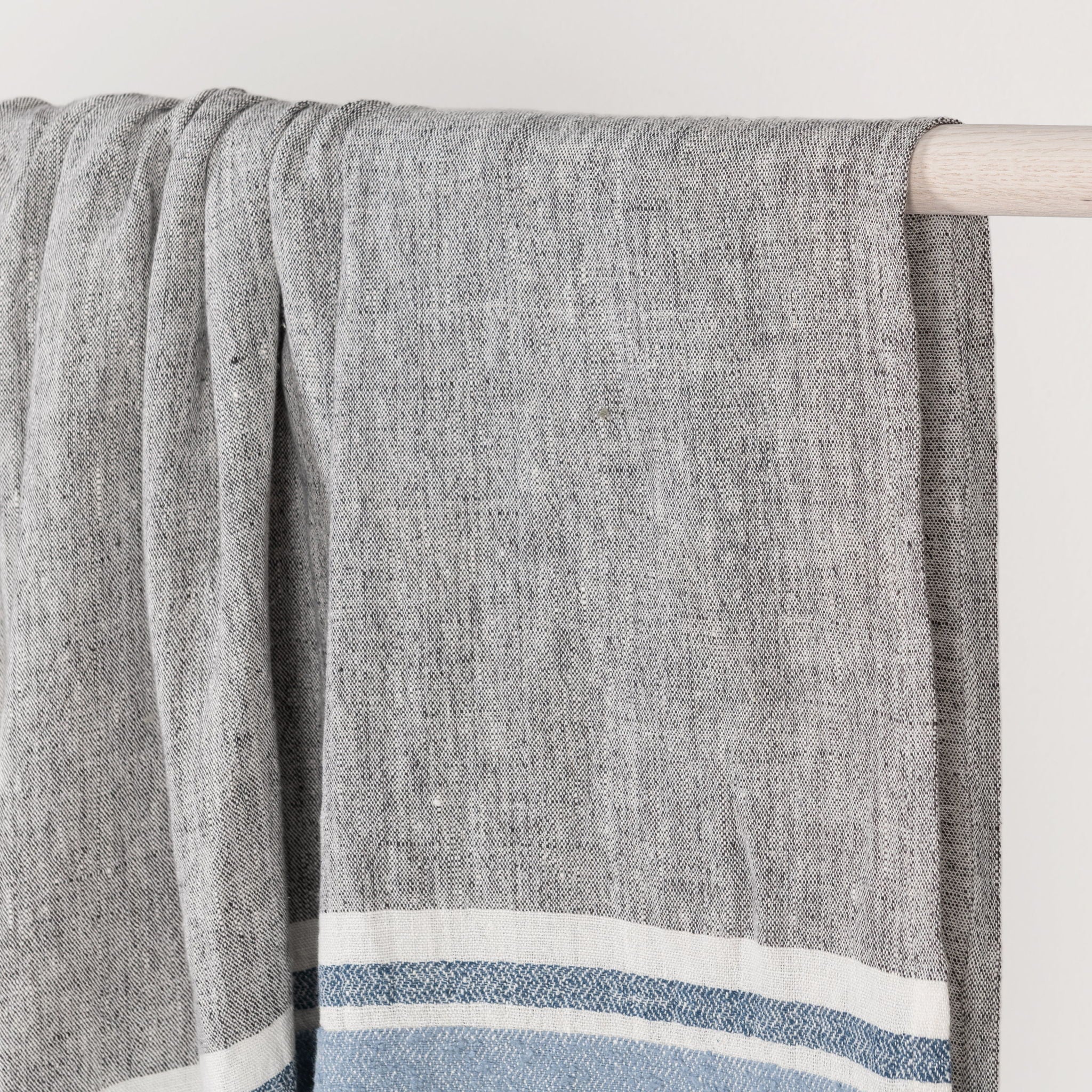 Lima - Throw - Capri Blue / Dark Gray
