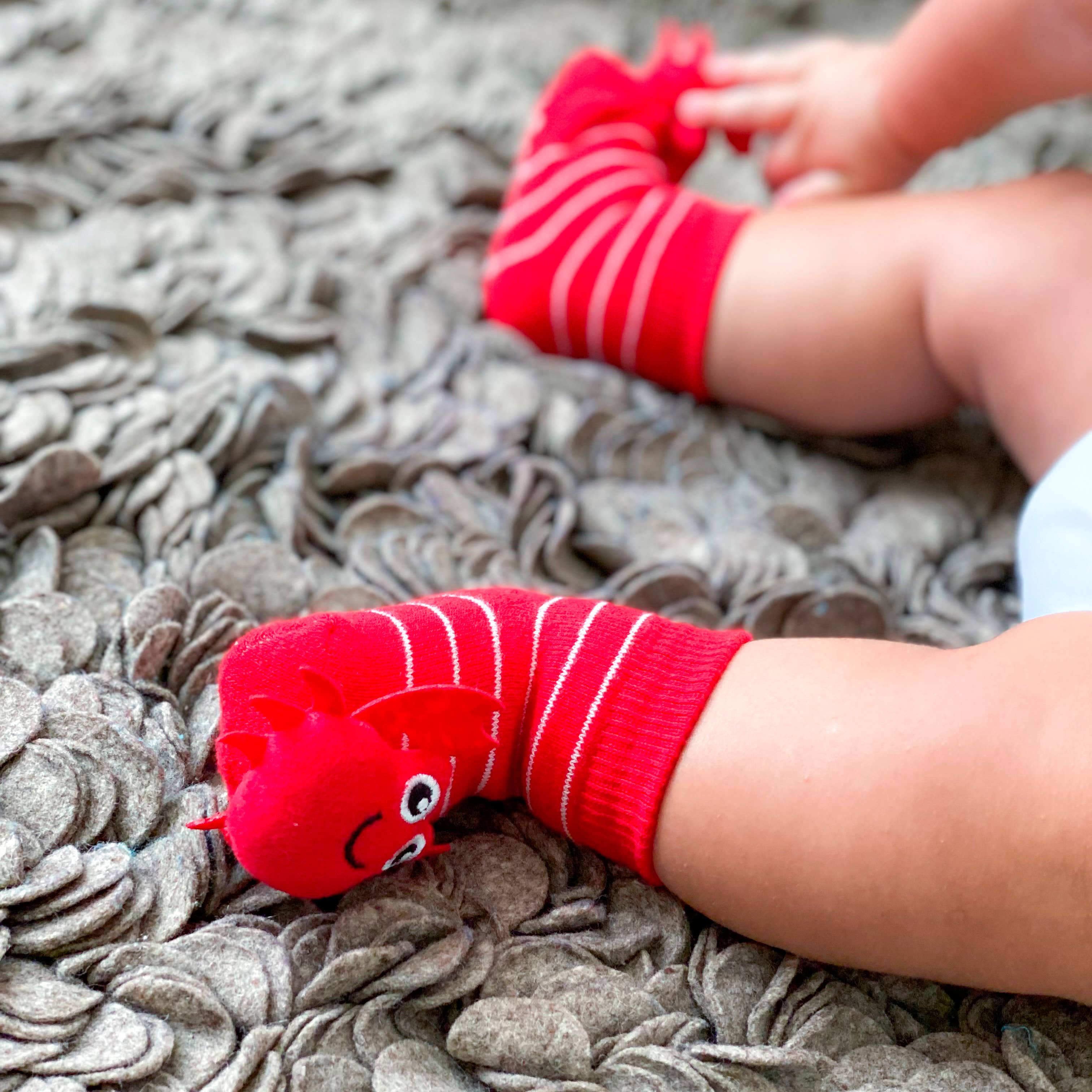 Red Crabby Crab Boogie Toes Rattle Socks: 1 - 2 Y