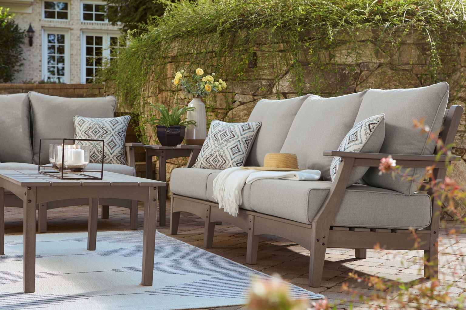 Visola - Sofa with Cushion - Gray