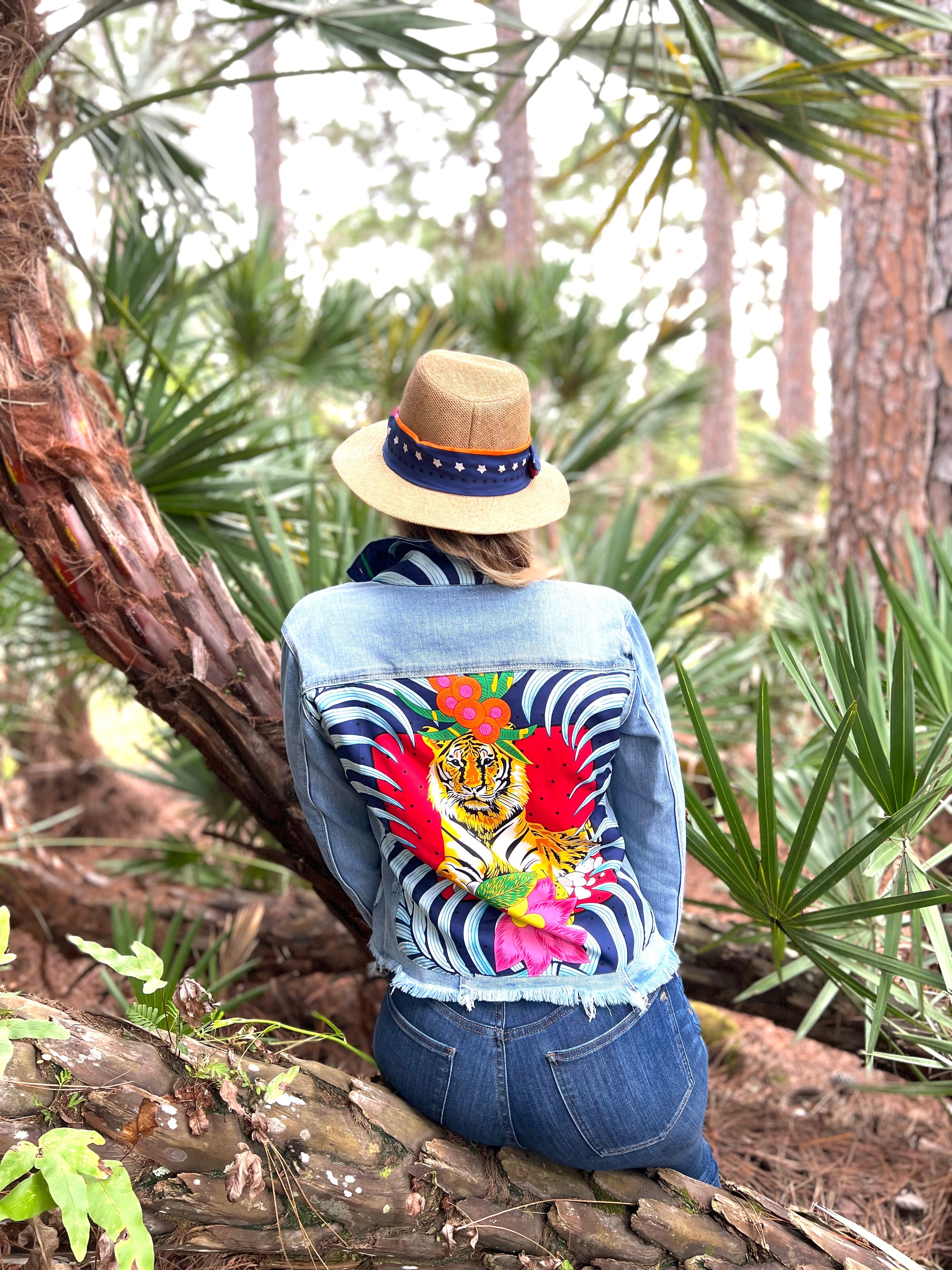 The Light Denim Jacket / Navy Tiger