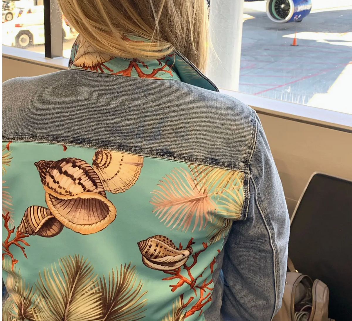 DENIM JACKET TROPICAL SHELLS -  LT DENIM SM