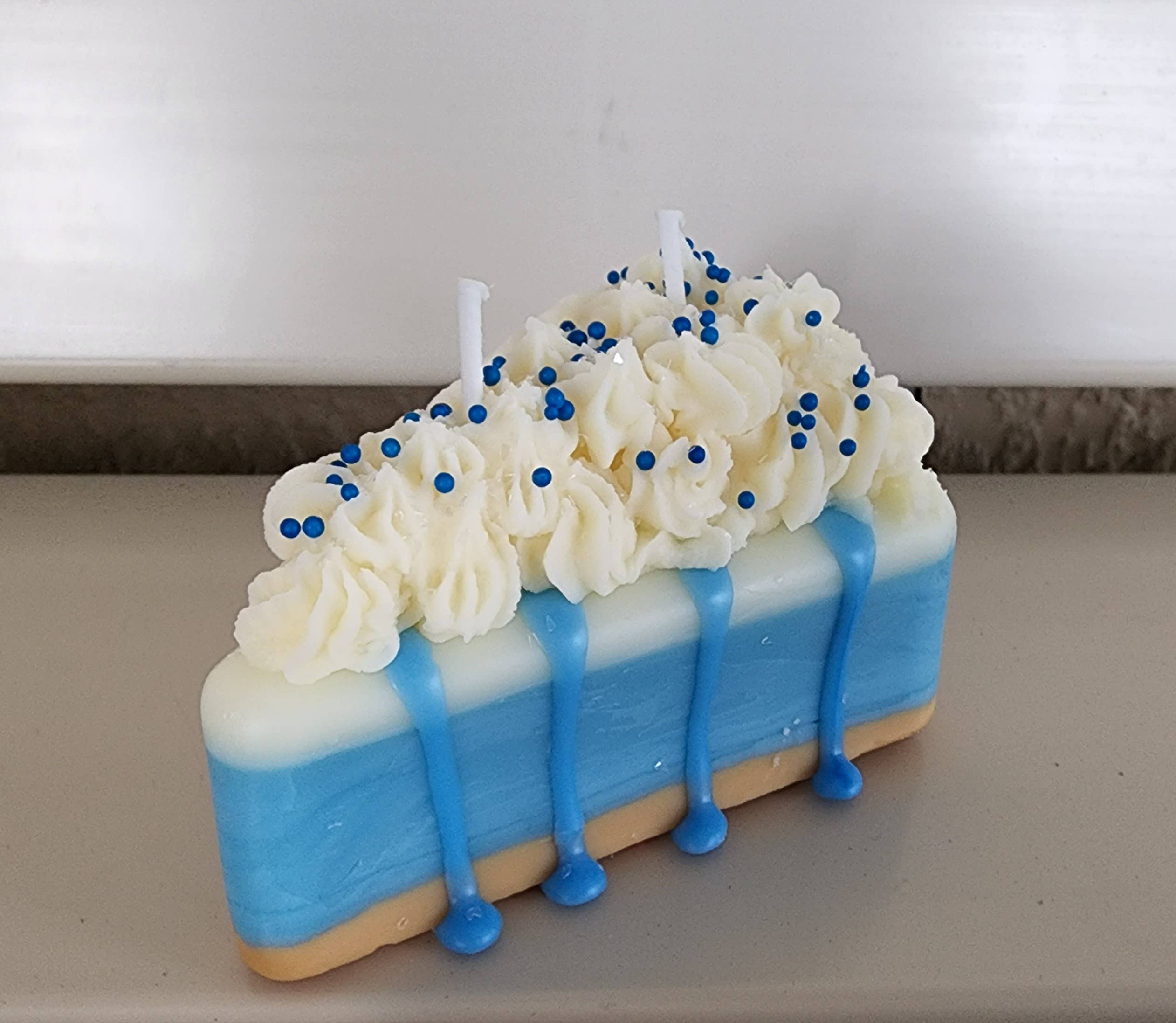 Cake slice soy candle in container