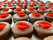 Valentine O’Oreo “Pucker Up Smooch😚Red Lips 👄 ”w/Milk  3pk