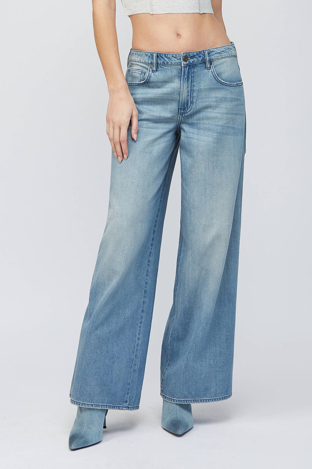 Medium Light Super Soft 32" Inseam Wideleg: 25